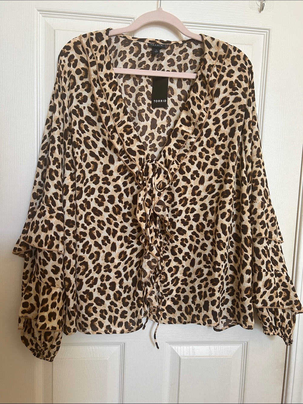 Torrid Leopard Print Tie-Front Ruffle Top | Size 1X Blouse in Tan and Brown. - Picture 4 of 6